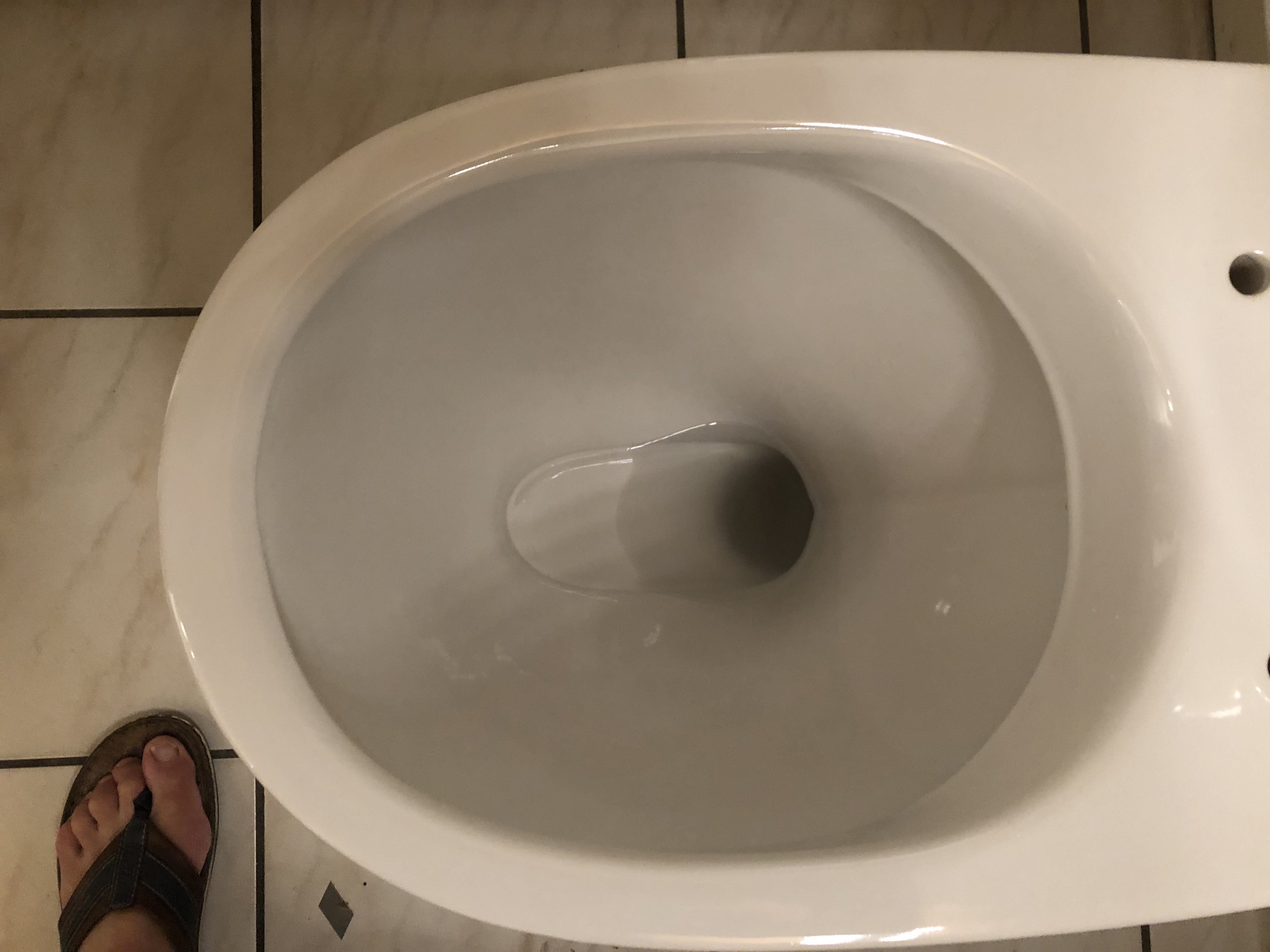 Hallo
De toiletpot vult zich aan de onderkant niet volledig met water, hoe komt dat?
De bodem van ...