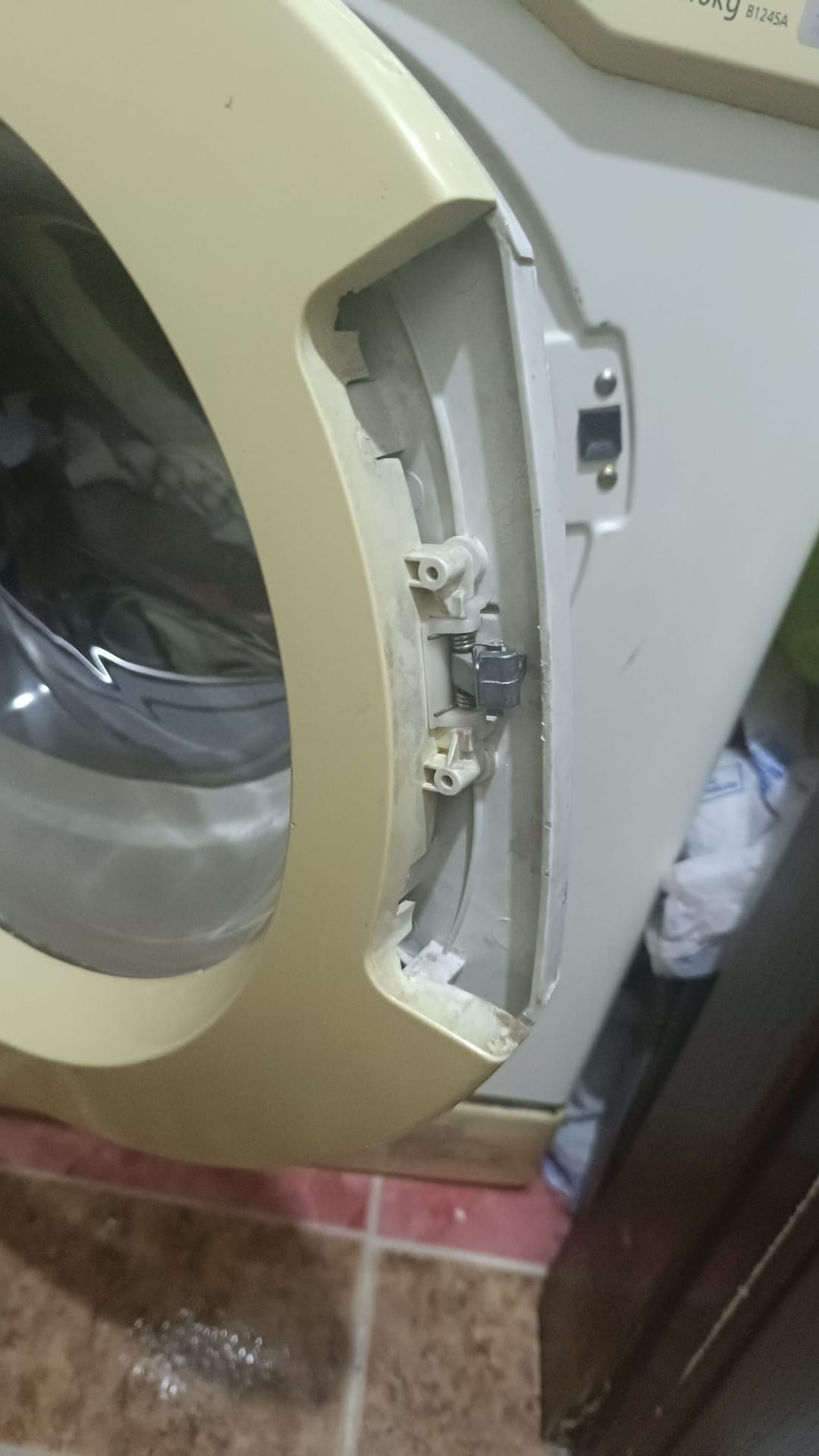 Er is een Samsung wasmachine B1245A hoesonderdeel