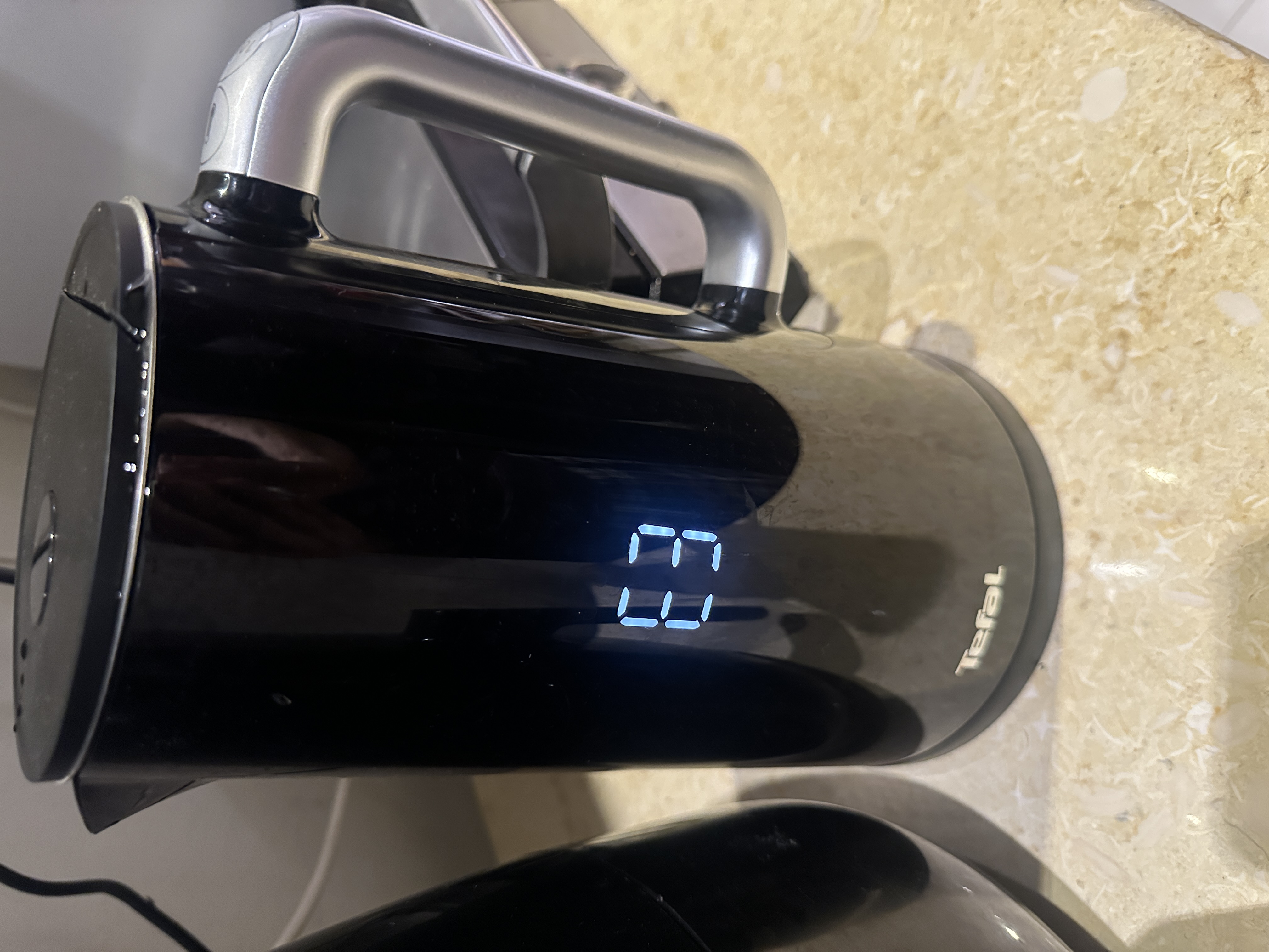 The Tefal kettle showed me the sign E3 and does not work. What does this symbol mean?