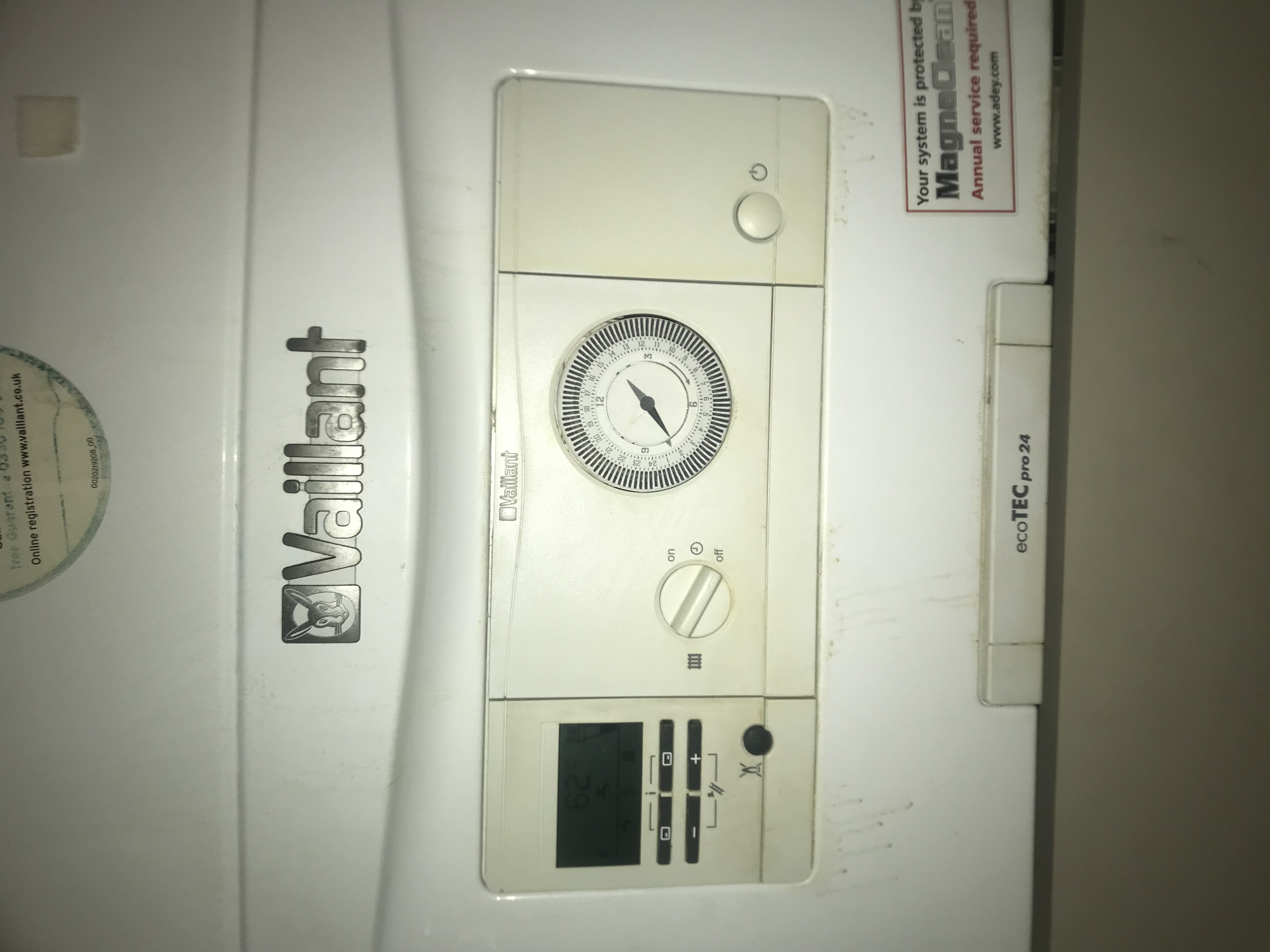 Ik heb hetzelfde probleem. Het warme water in de keuken verbrandt je, maar het badwater is ongeveer ...