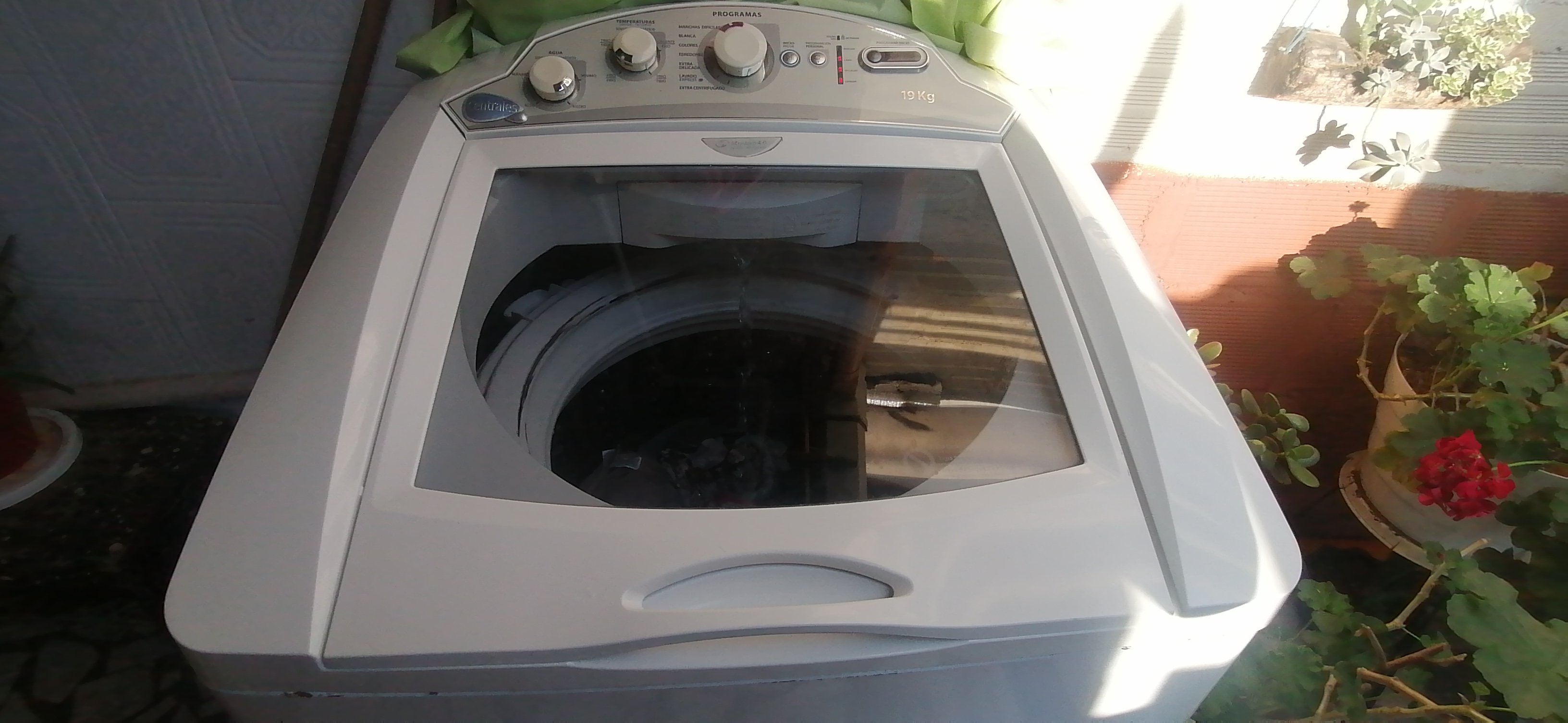 Tengo esta lavadora hace 5 años vivo feliz con ella y me gustaría conseguir el manual de usuario ...